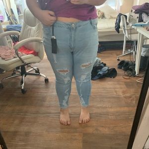 SUPER STRETCHY DISTRESSED PLUS SIZE RUE21 JEANS